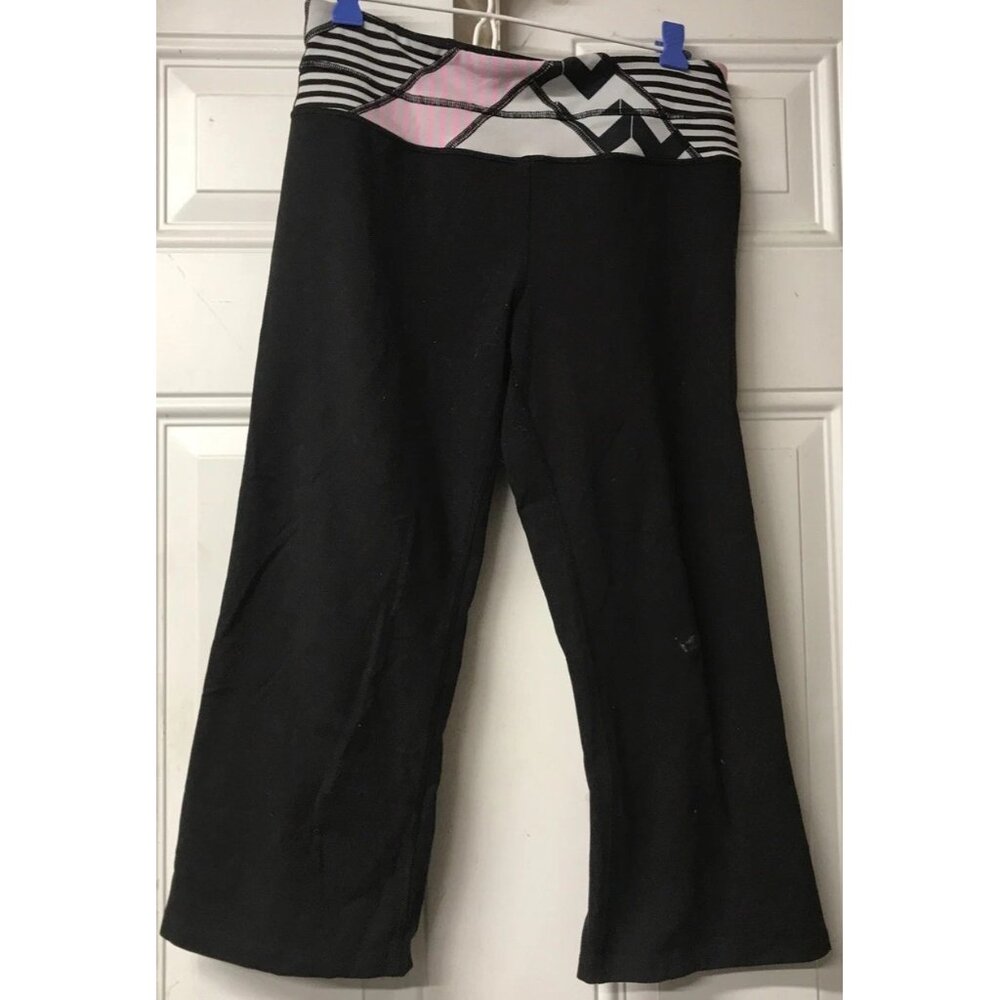 Lululemon Wunder Under CropBlack / Quilting Winter 11 Reversible Mid Rise Size 6